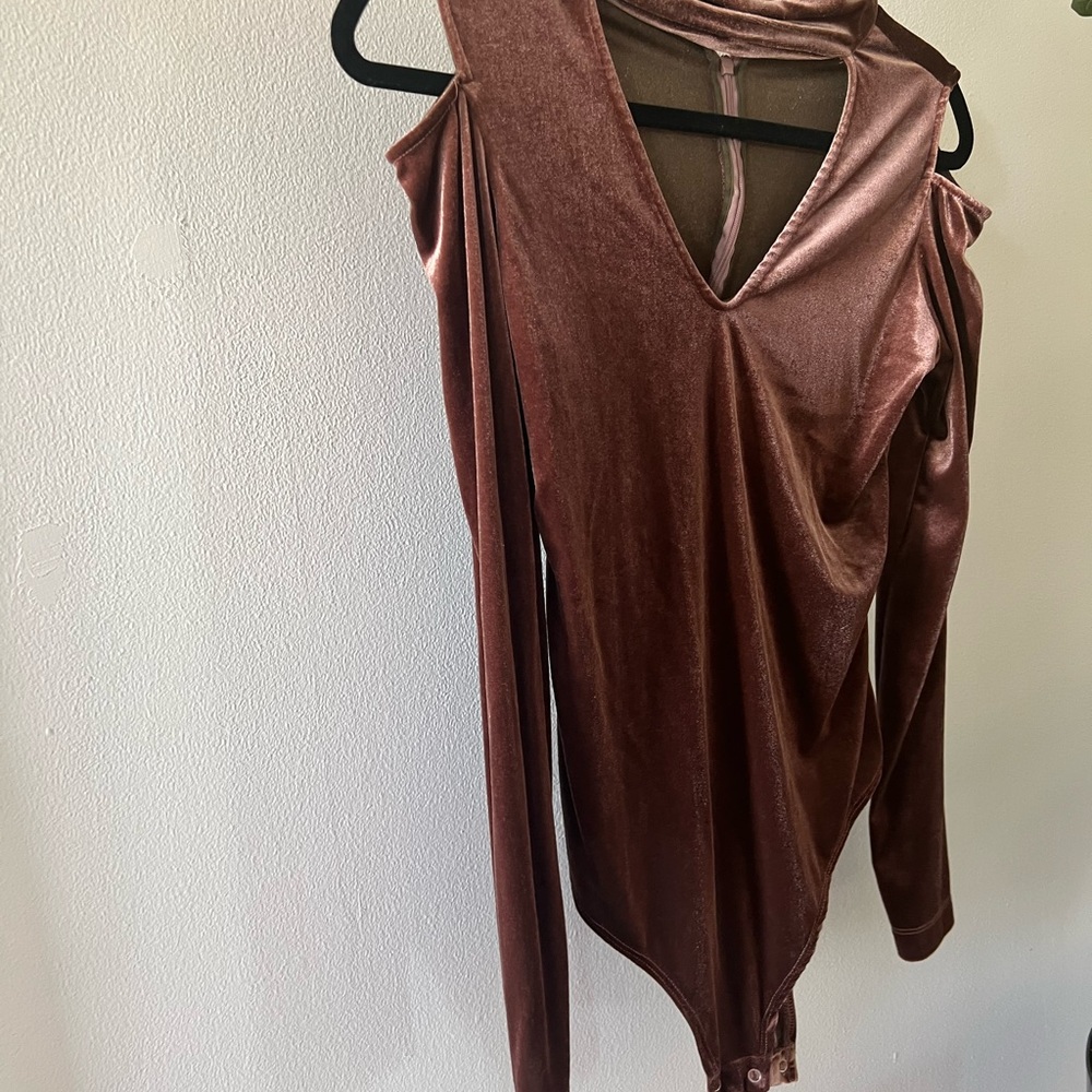 Bodysuit in crushed velvet- dark pink champagne in color - Picture 2 of 3